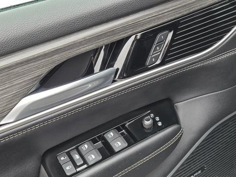 Used 2024 Jeep Wagoneer L Series II w/ Flexible Seating Group RWD image 15