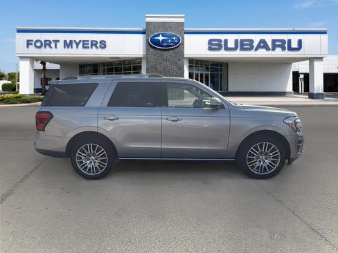 Used 2024 Ford Expedition Limited image 2