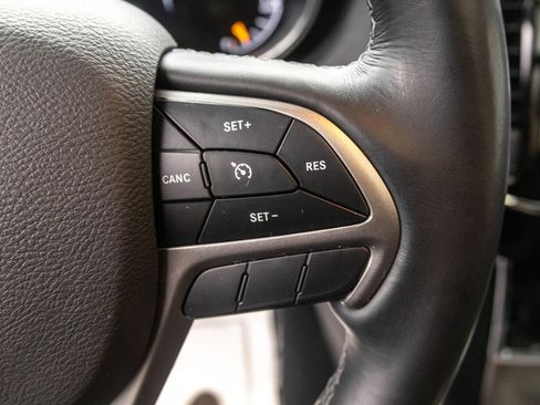 Used 2021 Jeep Grand Cherokee Overland AWD/4WD image 22