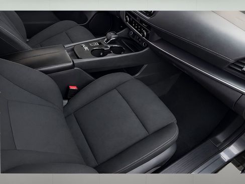 Used 2023 Nissan Rogue S image 26