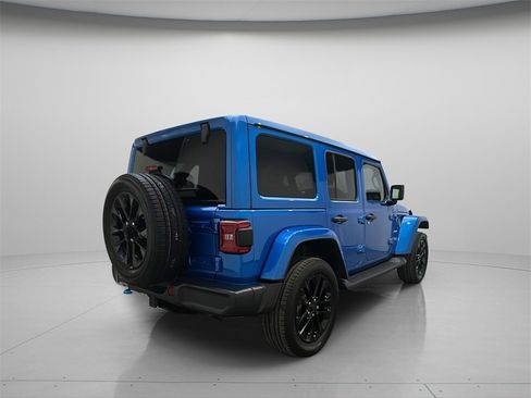 Used 2022 Jeep Wrangler Unlimited Sahara w/ Cold Weather Group image 7