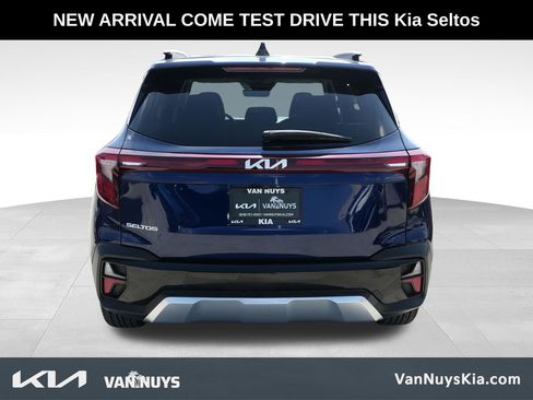 Used 2024 Kia Seltos EX image 5