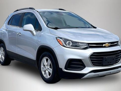 Used 2019 Chevrolet Trax LT w/ LT Convenience Package FWD image 1