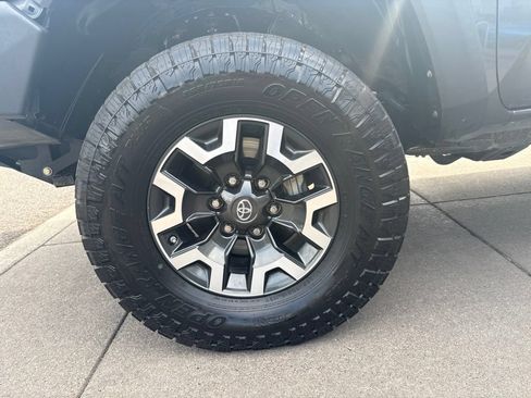 Used 2020 Toyota Tacoma TRD Off-Road AWD/4WD image 11