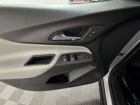 Used 2020 Chevrolet Equinox LS w/ LS Convenience Package image 15