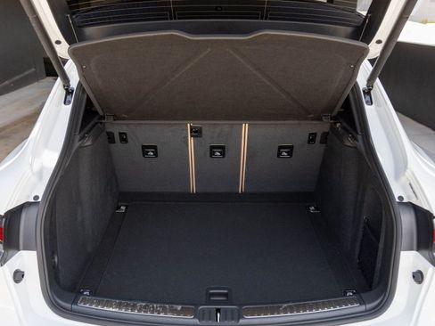 Certified 2025 Porsche Macan image 30