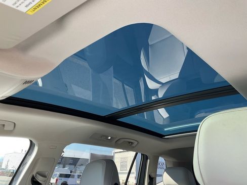 Used 2019 Volkswagen Tiguan SE w/ Panoramic Sunroof Package image 3