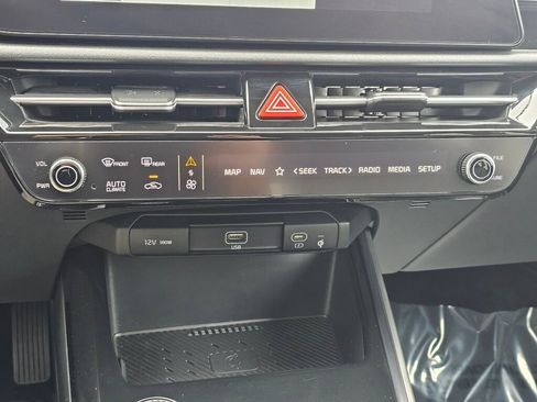 Certified 2023 Kia Niro Wind FWD image 16