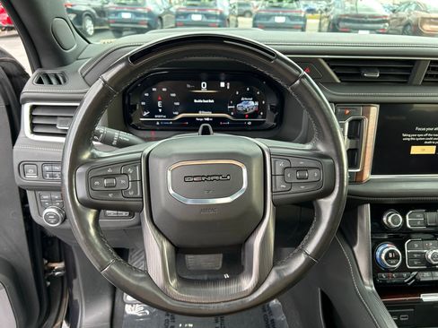 Used 2023 GMC Yukon XL Denali Ultimate image 12