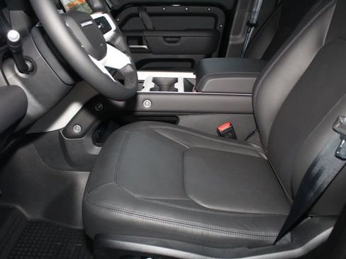 New 2026 Land Rover Defender 130 X-Dynamic SE image 19