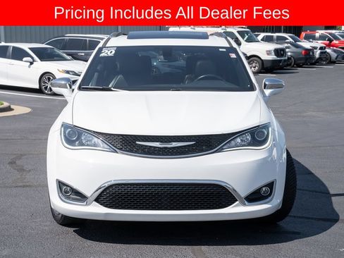 Used 2020 Chrysler Pacifica Limited FWD image 2