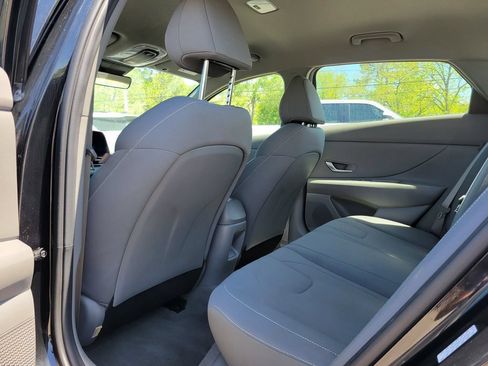 Used 2024 Hyundai Elantra SEL FWD image 12