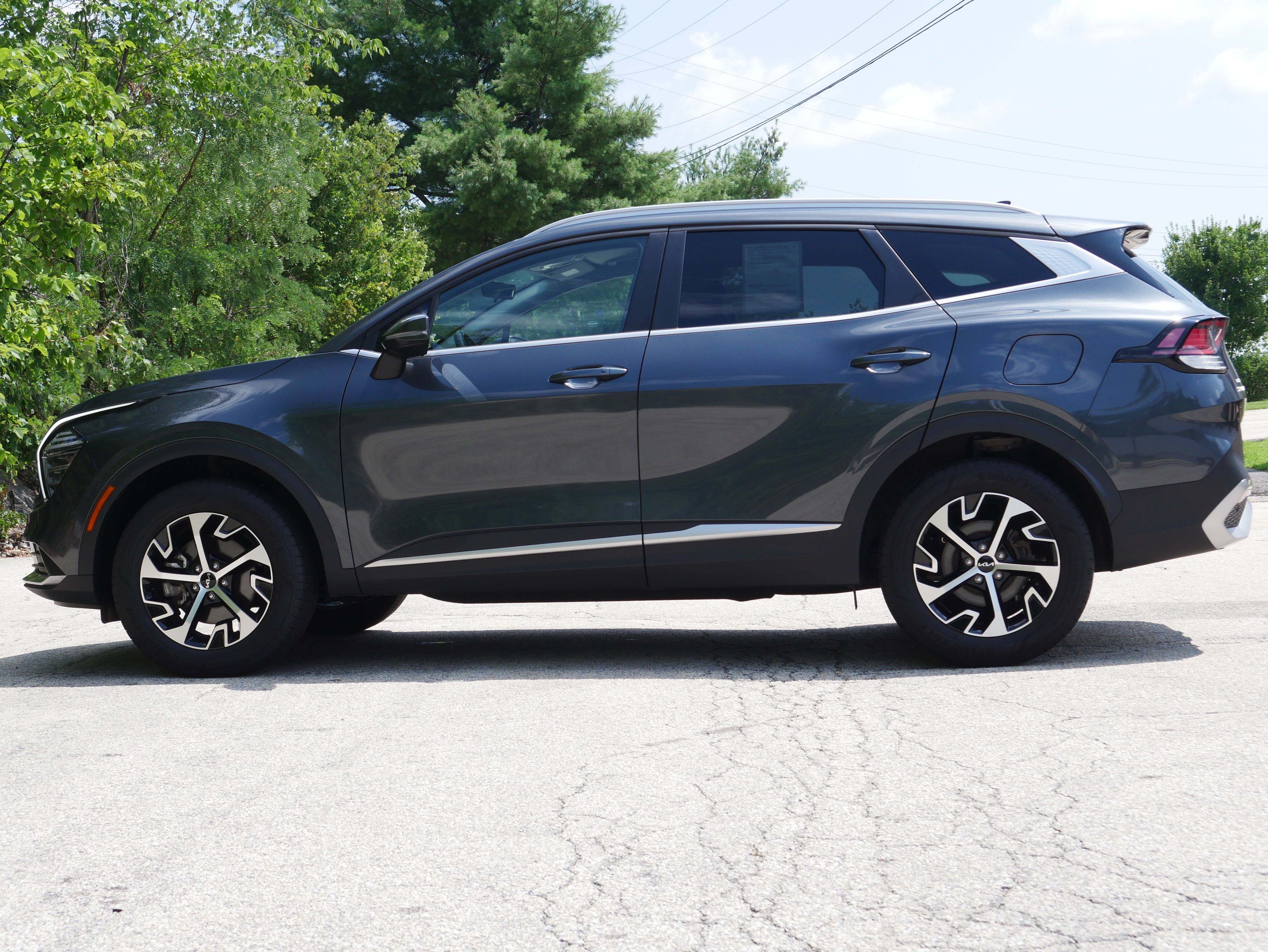 Used 2025 Kia Sportage EX AWD/4WD image 3