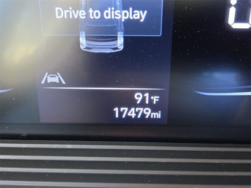 Certified 2024 Hyundai Venue SEL image 27