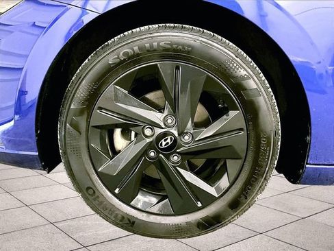 Used 2023 Hyundai Elantra SEL FWD image 8