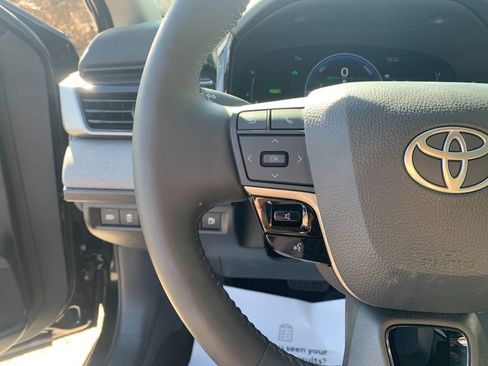 Used 2025 Toyota Camry LE w/ Convenience Package image 27