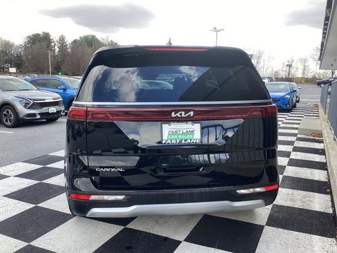 Used 2023 Kia Carnival LX image 5