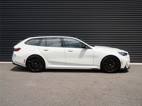 Used 2026 BMW M5 Touring w/ M Driver's Package AWD/4WD image 26