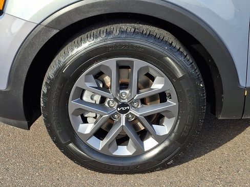 Used 2024 Kia Telluride LX image 8