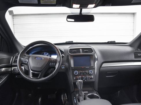 Used 2018 Ford Explorer XLT w/ Equipment Group 202A image 25