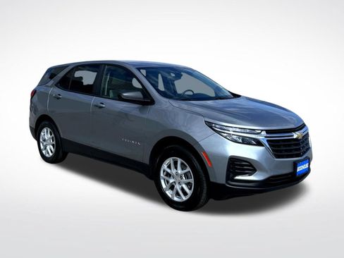 Certified 2024 Chevrolet Equinox LS w/ LS Convenience Package AWD/4WD image 4