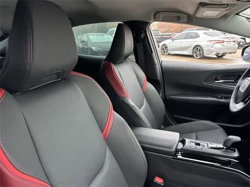 Used 2025 Toyota Prius Plug-In Hybrid image 17