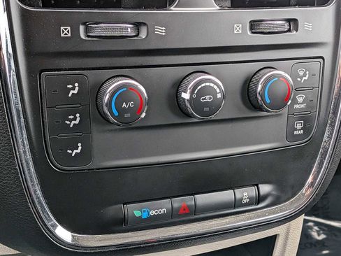 Used 2013 Dodge Grand Caravan American Value Package image 26