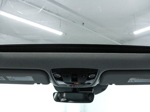 Used 2023 Kia Niro SX Touring image 12