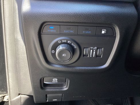 Used 2023 Jeep Grand Cherokee Overland w/ Advanced Protech Group III image 33