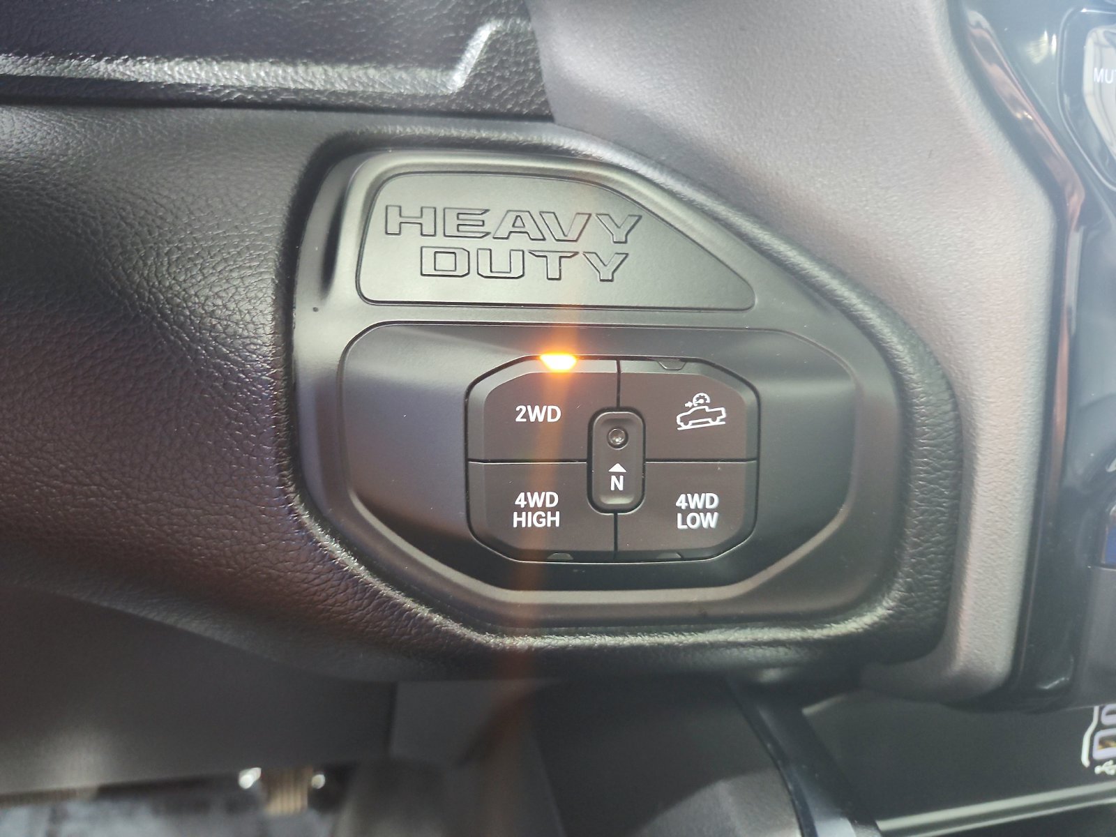 Used 2025 RAM 2500 Laramie AWD/4WD image 19