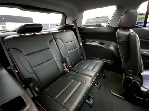 Used 2023 GMC Acadia AT4 w/ Technology Package image 16