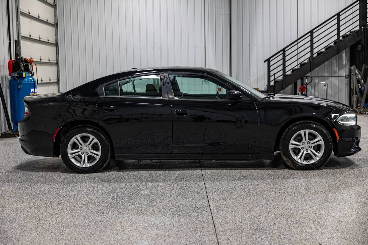 Used 2017 Dodge Charger SE w/ Popular Equipment Group RWD image 6