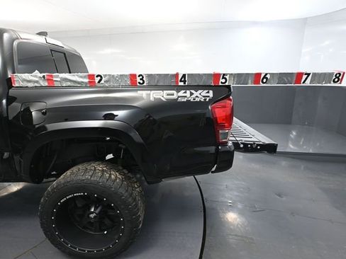 Used 2017 Toyota Tacoma TRD Sport w/ Tow Package image 39