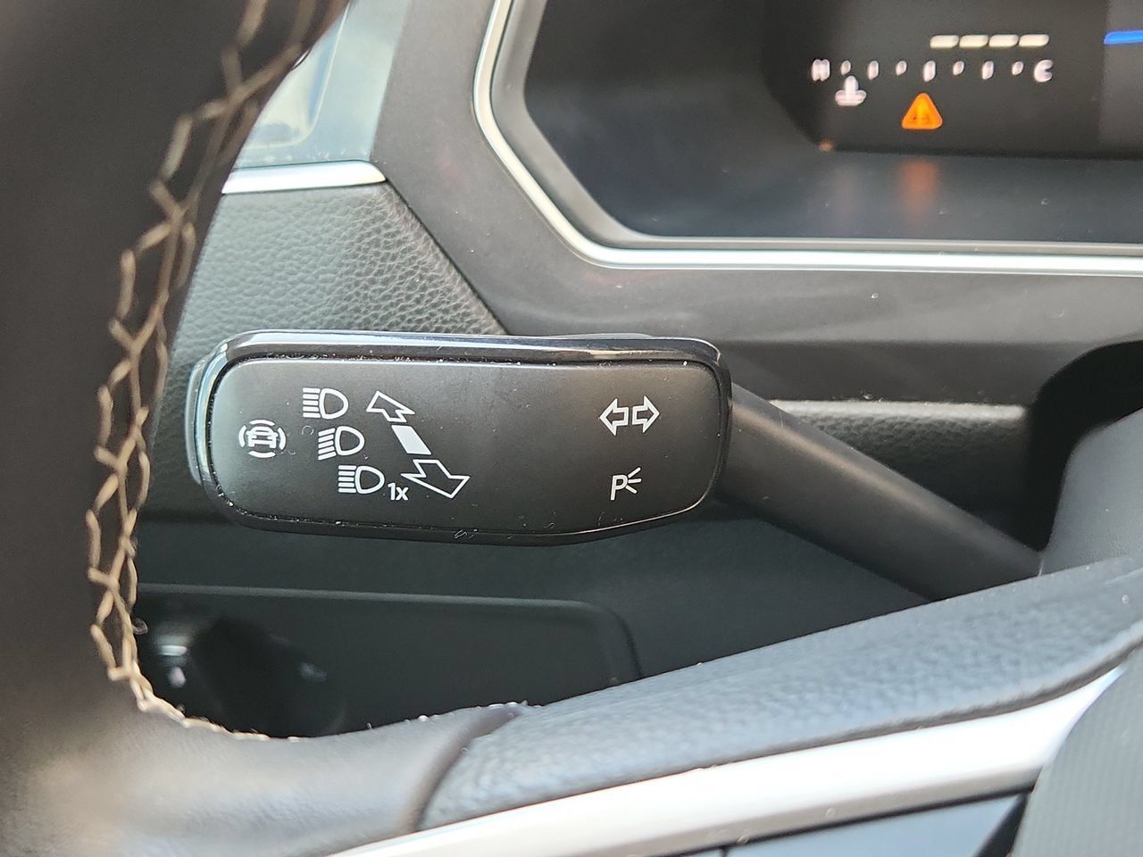 Used 2024 Volkswagen Tiguan SE FWD image 30