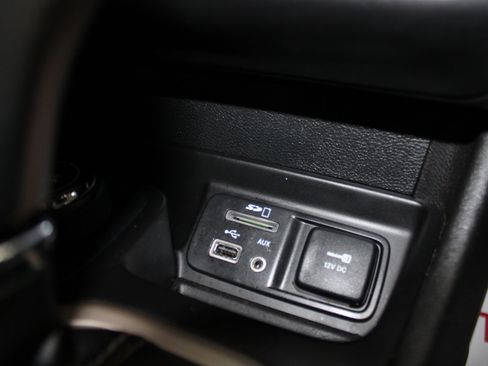 Used 2017 Jeep Cherokee Limited w/ Trailer Tow Group image 20