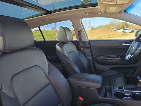 Used 2022 Kia Sportage EX w/ EX Technology Package image 14