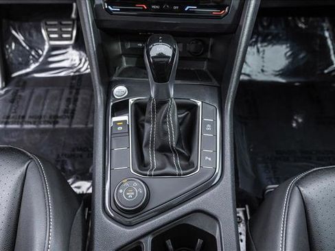 Used 2024 Volkswagen Tiguan SE R-Line image 19