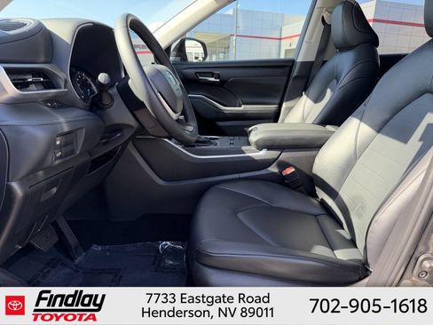 Certified 2025 Toyota Highlander XLE AWD/4WD image 6