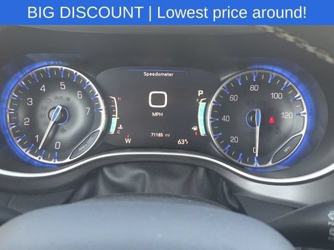 Used 2023 Chrysler Pacifica Touring-L FWD image 47