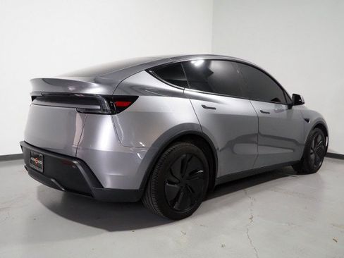 Used 2026 Tesla Model Y Long Range RWD image 7