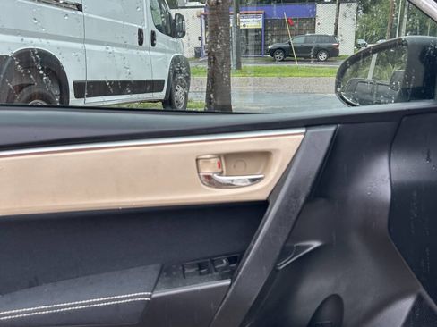 Used 2014 Toyota Corolla LE image 8