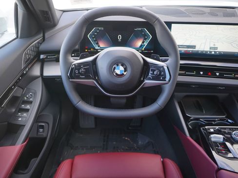 Used 2025 BMW 530i w/ Premium Package image 16