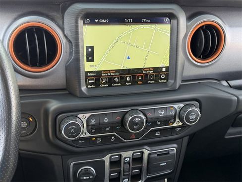 Used 2022 Jeep Gladiator Mojave w/ Cold Weather Group image 17