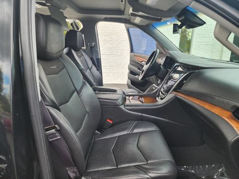 Used 2017 Cadillac Escalade ESV Premium Luxury AWD/4WD image 15