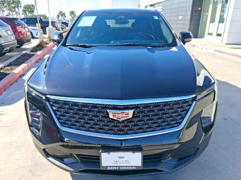 Used 2025 Cadillac XT4 Premium Luxury FWD image 2