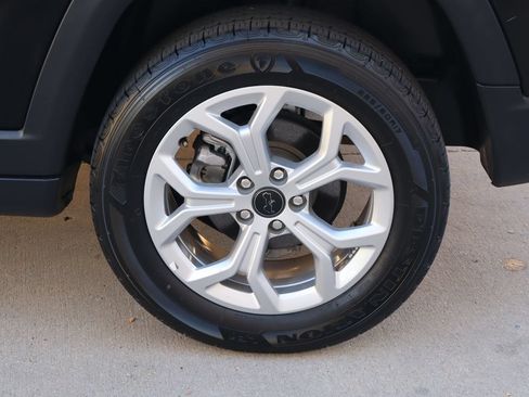Used 2025 Jeep Compass Latitude AWD/4WD image 27