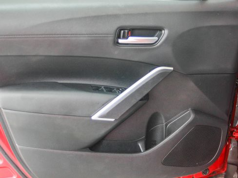 Used 2024 Toyota Corolla Cross XLE image 24