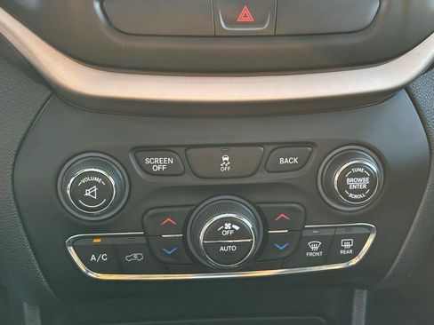 Used 2017 Jeep Cherokee Limited AWD/4WD image 30
