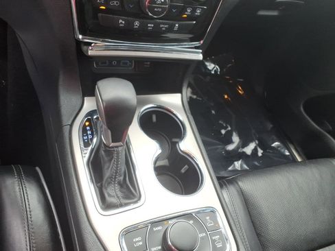 Used 2019 Jeep Grand Cherokee Overland image 13