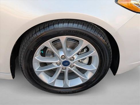 Used 2019 Ford Fusion SE FWD image 30